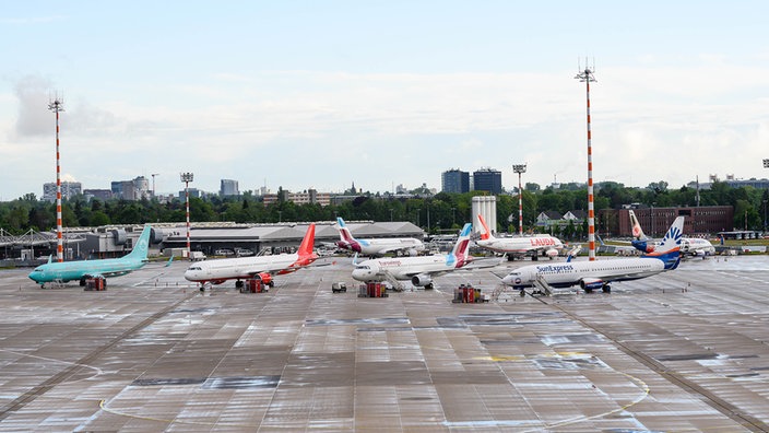 Maxim: Corona Session auf dem Flughafen Düsseldorf