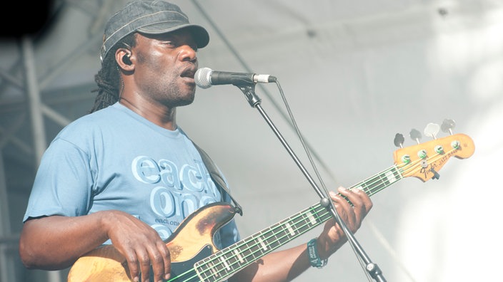 Der Bassist bei Nneka
