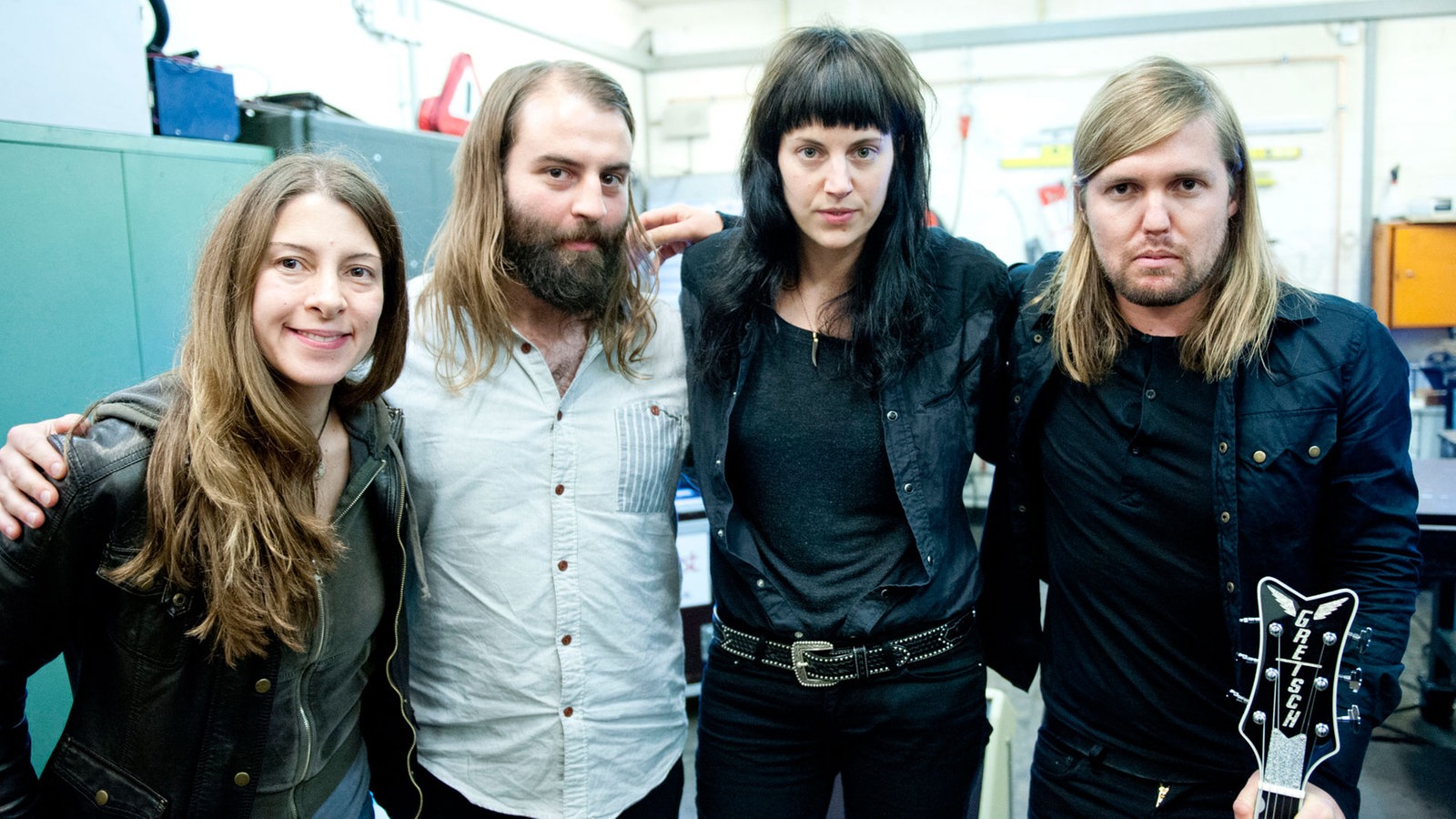 Band Of Skulls mit Rockpalast Moderatorin Conny Schiffbauer