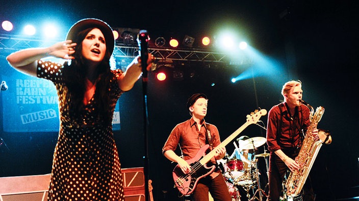 Die Band Miss Li performt auf der Bühne
