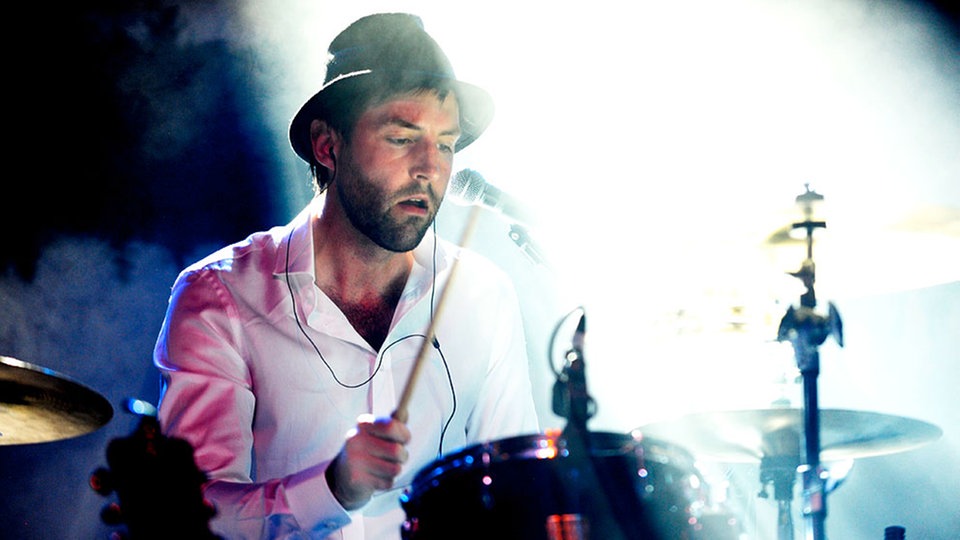 Markus Bergqvist spielt Schlagzeug beim Reeperbahnfestival 2011