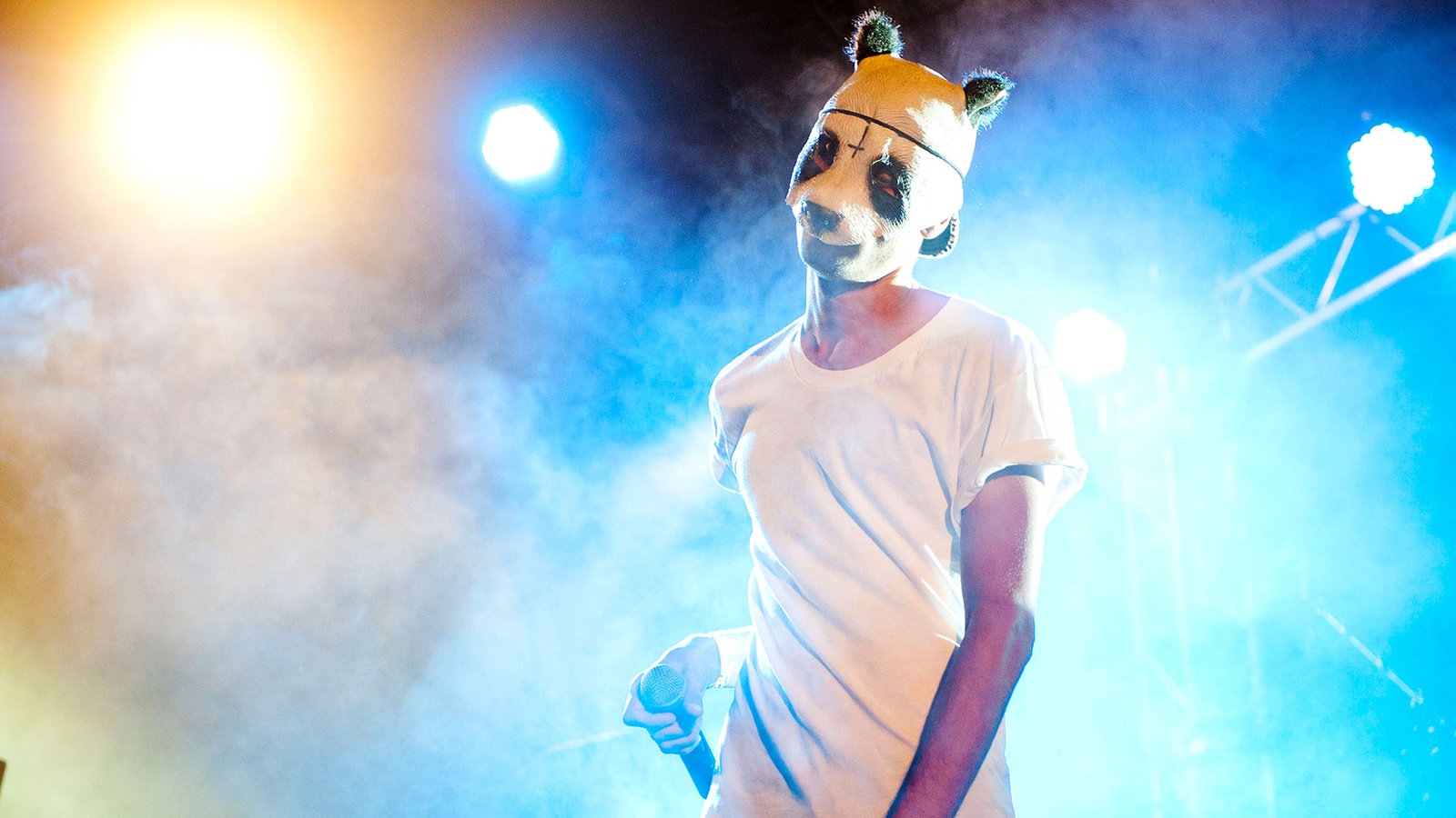 Rapper Cro auf der Bühne