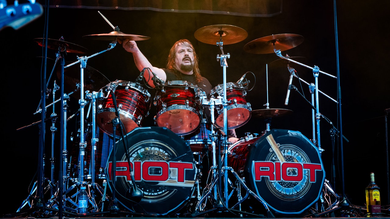 Riot V