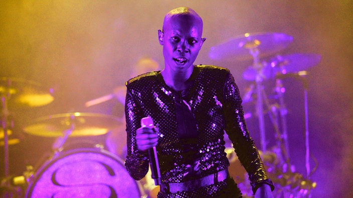 Sängerin Skin der Band Skunk Anansie performt auf der Bühne
