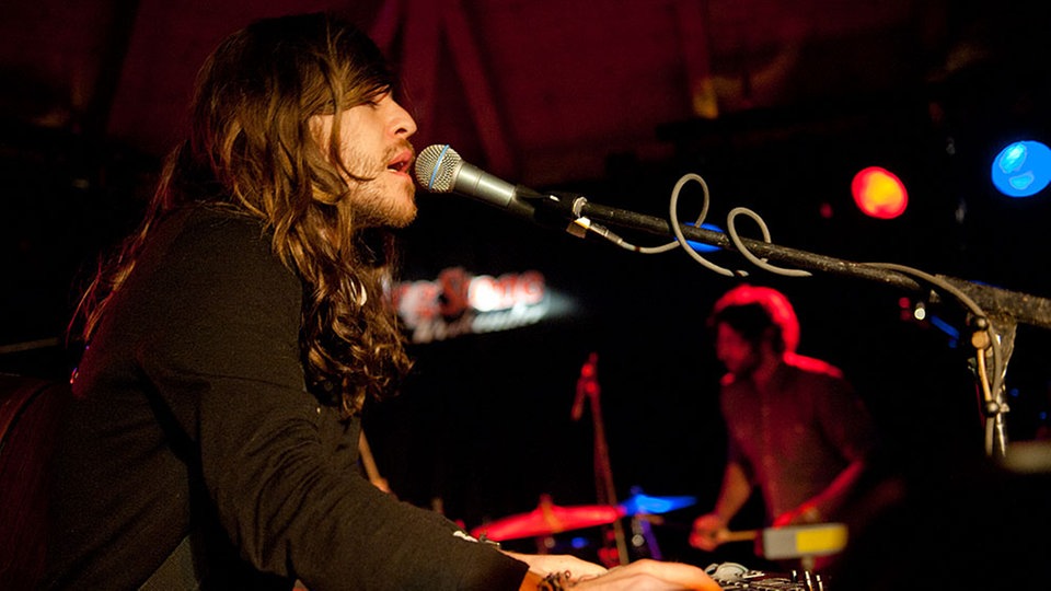 Der Pianist und Sänger der Other Lives.