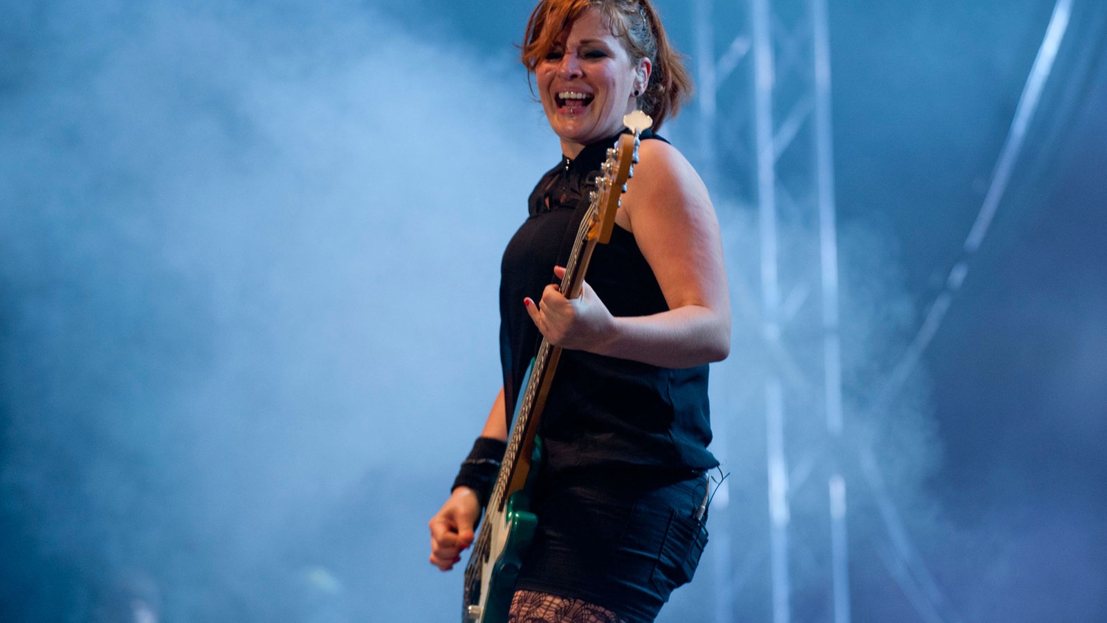 Ines Maybaum mit ihrem Bass