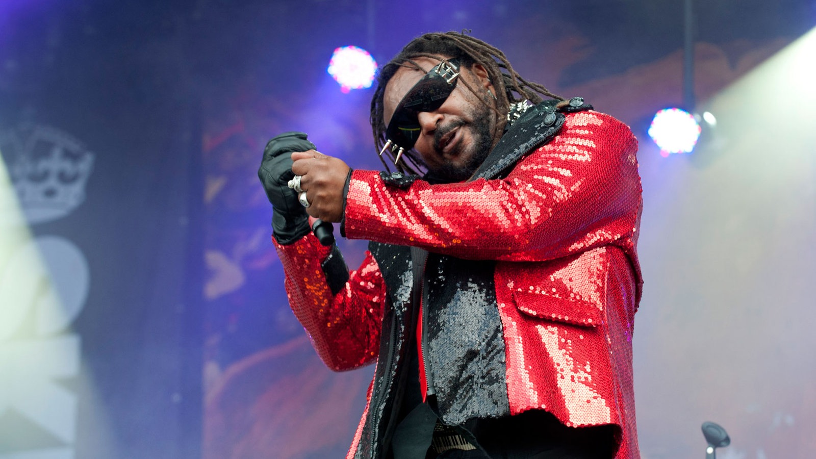 Die Performance vom Skindred-Frontmann ist immer ausdrucksstark