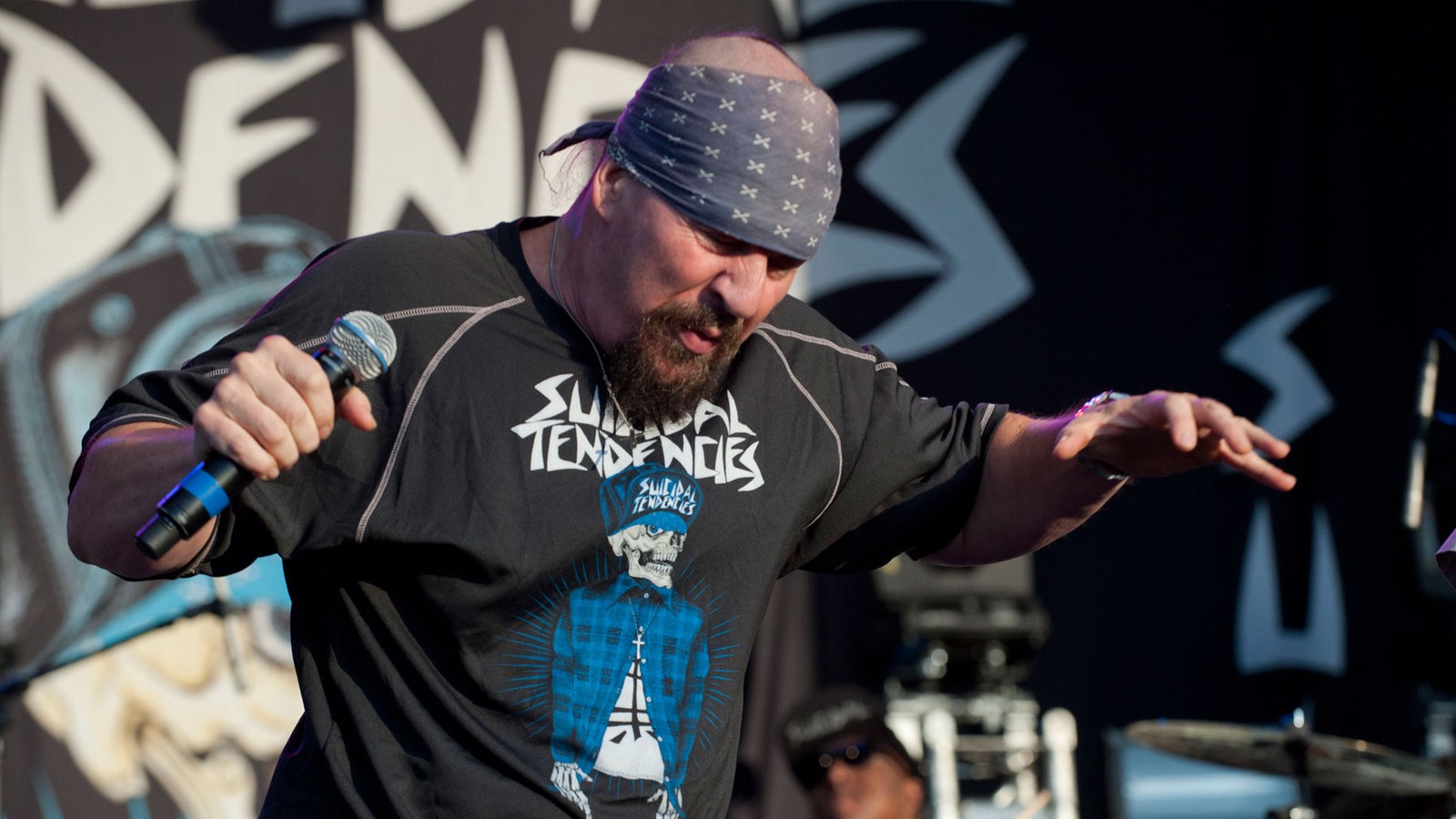 Mike Muir singt zum Publikum