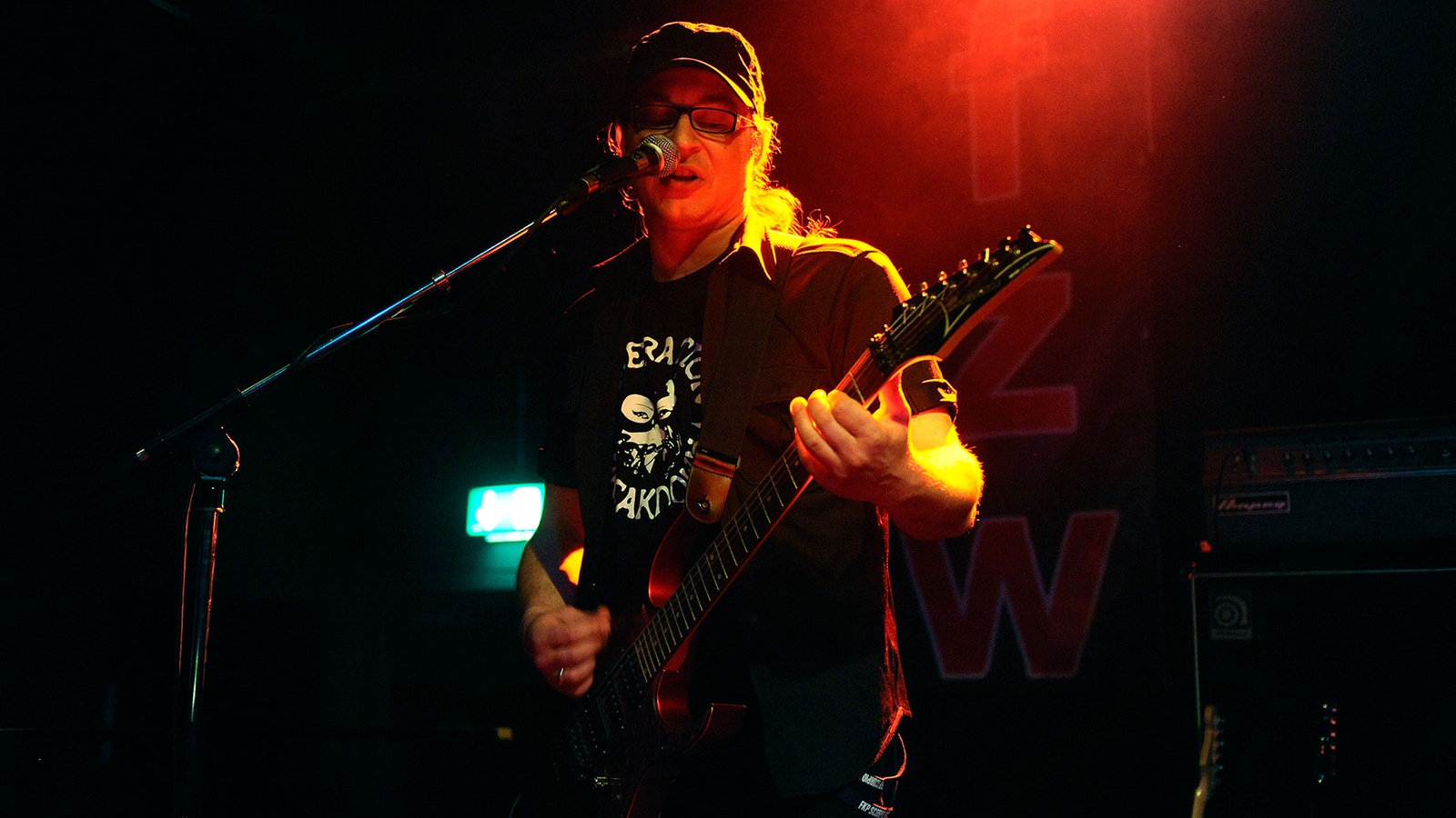 Bassist von Graf Zwirni