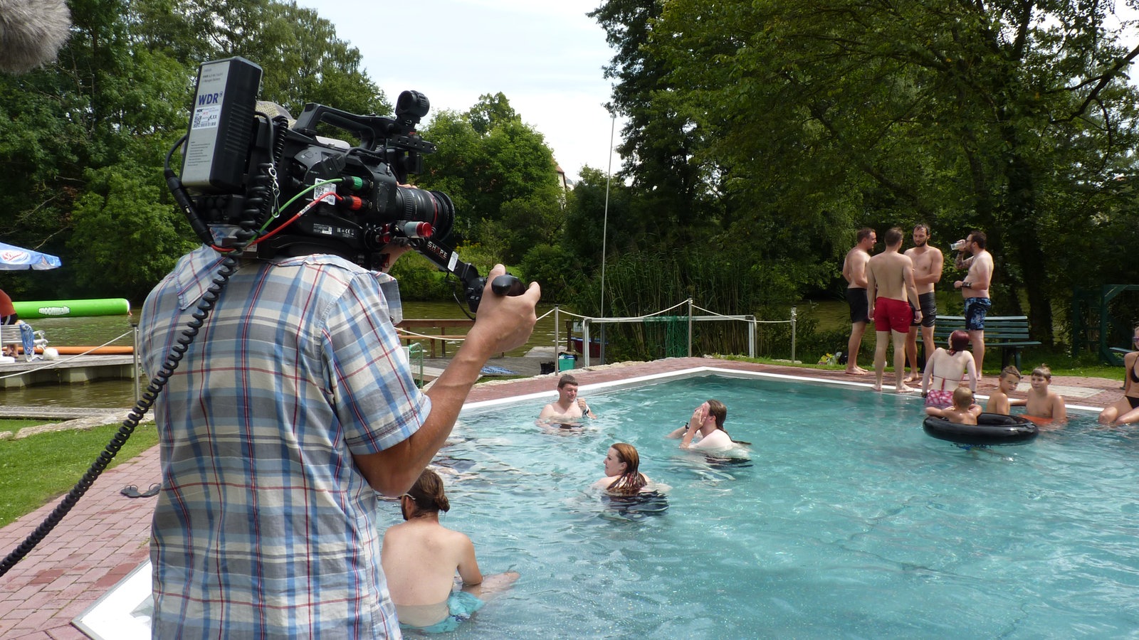 Rockpalast-Kameramann Claus für's Summer Breeze 2017 im Freibad Dinkelsbühl