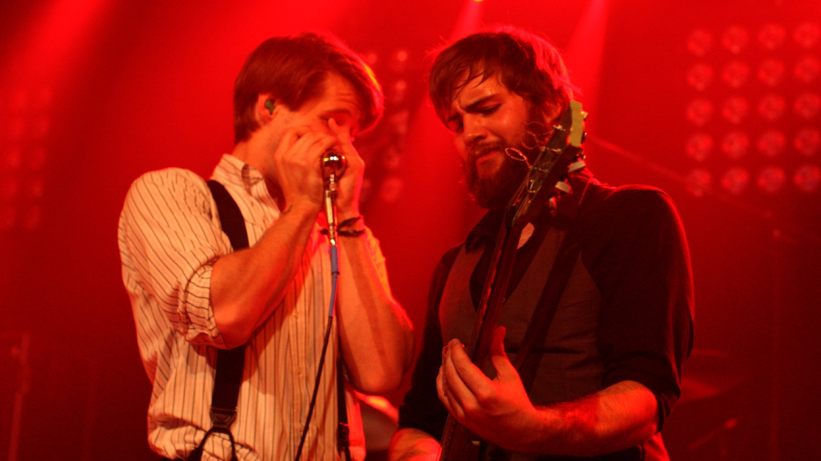 Greg Hommert mit Mundharmonika und Dylan Fitch mit Gitarre