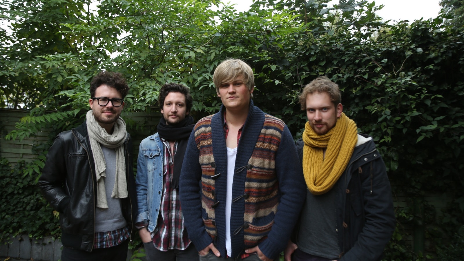 The Fog Joggers  Bandfoto vor Hecke