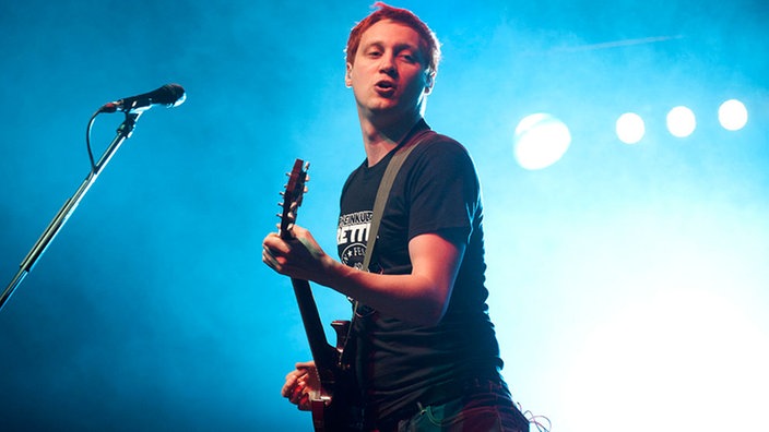 Billy Lunn spielt Gitarre