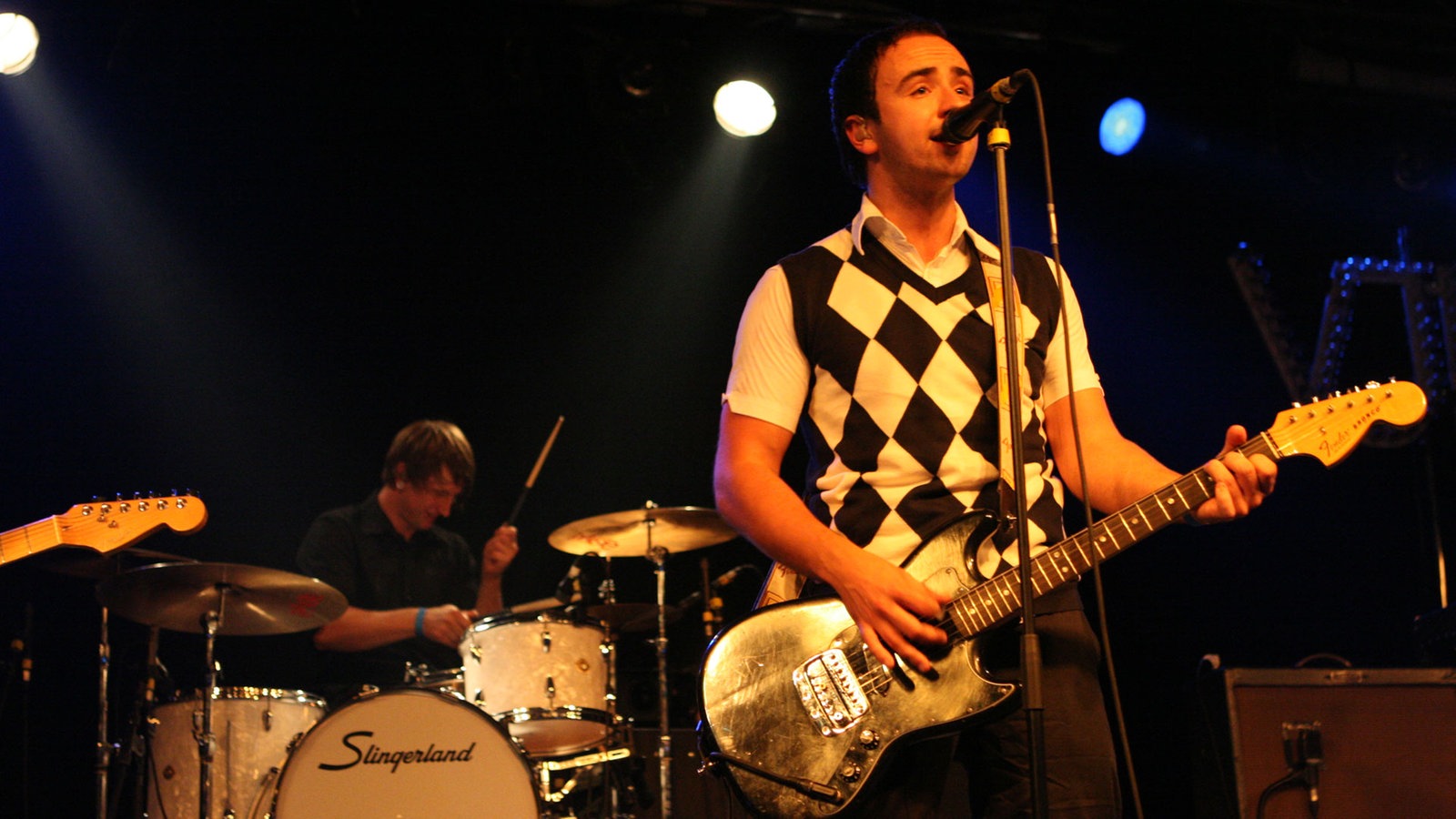 Nino Skrotzki spielt Gitarre und singt mit Virginia Jetzt! beim Underground Festival 2007