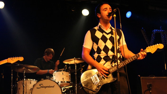 Nino Skrotzki spielt Gitarre und singt mit Virginia Jetzt! beim Underground Festival 2007