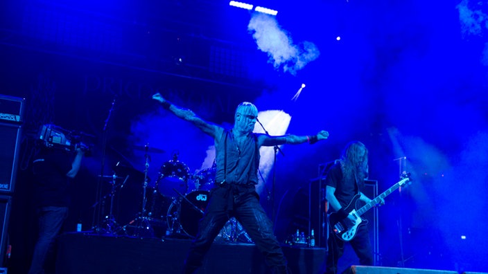 Aufnahme der Band Primordial auf der Bühne