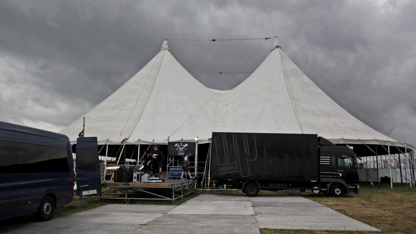 Gewitterwolken über dem Gelände beim With Full Force 2016