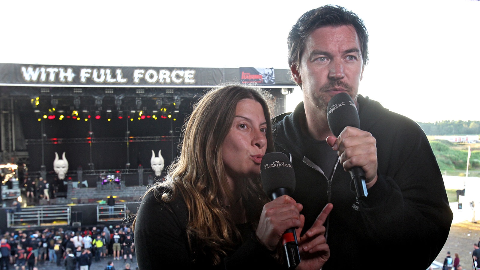 Die Reporter Conny Schiffbauer und Ingo Schmoll beim With Full Force 2016