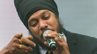 Yaniss Odua & Artikal Band
