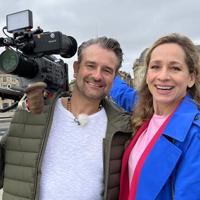Tamina Kallert (r) und Uwe Irnsinger auf dem Place de la Bourse in Bordeaux.