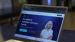 Laptop mit offener Webseite von silvertalent.