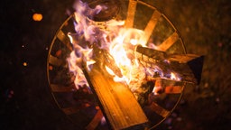 Das Bild zeigt einen Feuerkorb von oben. 