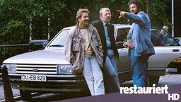 Schimanski mit Thanner und "Hänschen" am Auto