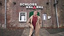 Thilo Jahn vor dem Schlosstheater Moers