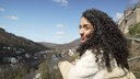 Profilbild Frau mit langen lockigen Haaren