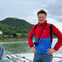 Moderator André Gatzke am Rhein 