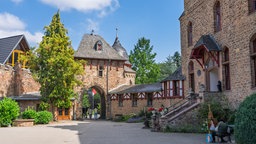 Der Innenhof der Burg Satzvey Mechernich in der Nordeifel.