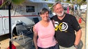 Das Bild zeigt Familie Erbslöh mit ihrem Wohnmobil in Spanien