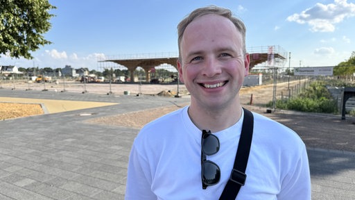 Der Geographie-Student Moritz Grzybowski forscht zum Stadtteil Hochfeld
