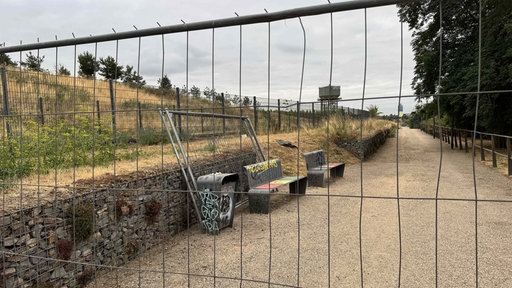 Park hinter Bauzaun: Erstmal bringt die Internationale Gartenschau nur Absperrungen