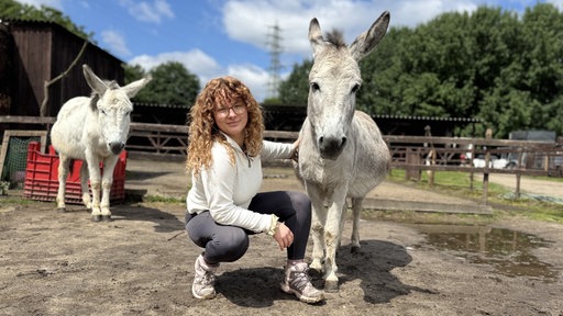 Lara Nickel kümmert sich seit 14 Jahren ehrenamtlich um Tiere auf dem Duisburger Gnadenhof