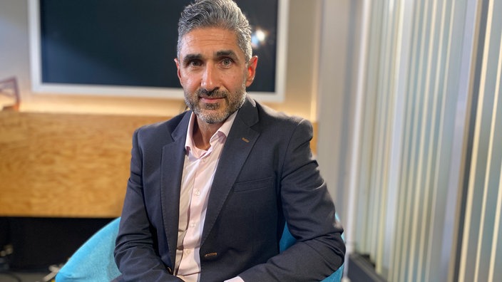 Iran-Experte Bamdad Esmaili im Interview.