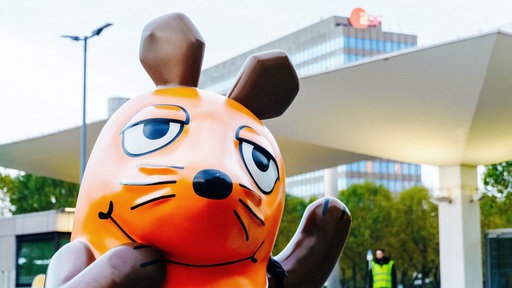 Die geklaute Figur der Maus vor dem ZDF in Mainz.