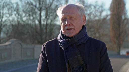 Torsten Bleck steht an der Grafenwerther Brücke
