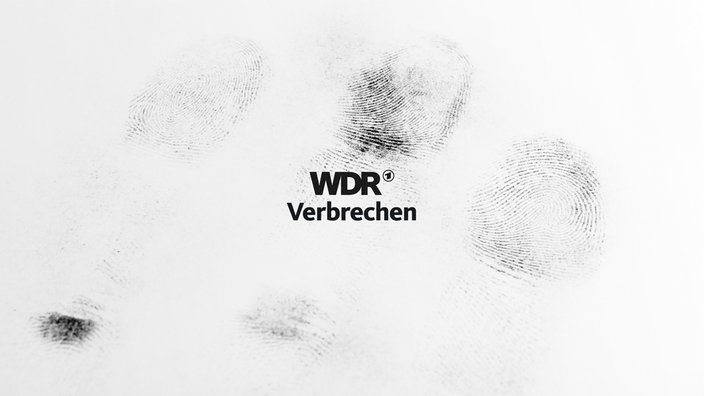 Ein weißes Bild, darauf ein schwarzes Logo mit dem Schriftzug "WDR Verbrechen" und mehreren schwarzen Fingerabdrücken im Hintergrund.