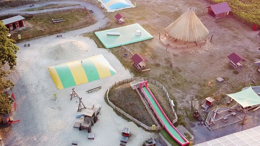 Spielplatz aus einer Drohnenansicht