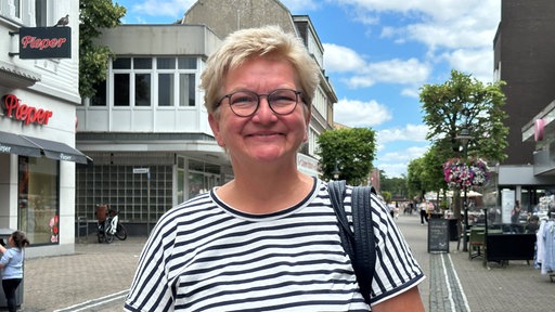 Sonja Uhlenbrock in der Ahlener Innenstadt