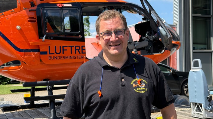 Marco Wahle am Rettungshubschrauber Christoph13.