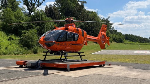 Rettungshubschrauber Christoph 13 am Landeplatz.