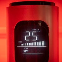 Ein Ventilator ist auf die höchste Stufe gestellt