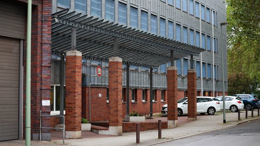 Duisburg: Außenaufnahme der JVA Duisburg-Hamborn nach dem Ausbruch eines Häftlings aus der Justizvollzugsanstalt. 