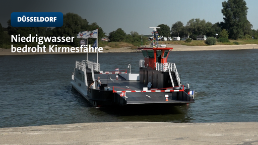 Düsseldorfer Kirmesfähre auf dem Rhein