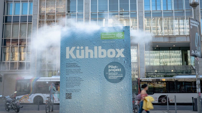 Eine Kühlbox steht als Pilotprojekt in Düsseldorf 