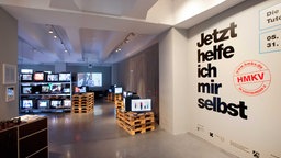 Ausstellung: "Jetzt helfe ich mir selbst" im HMKV