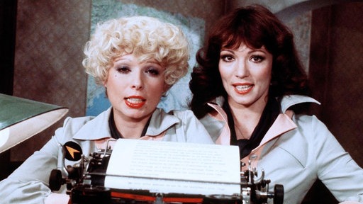 Iris Berben und Ingrid Steeger als Chantal und Kikki in der Comedyserie "Zwei himmlische Töchter" (1978)
