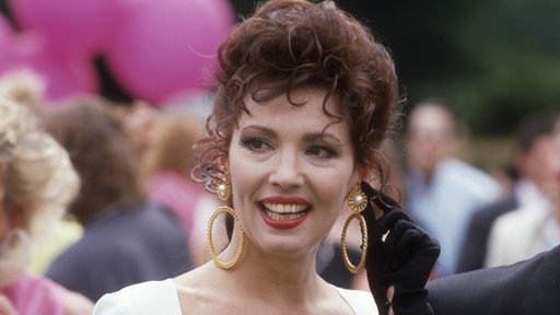 Schauspielerin Iris Berben im Juli 1988 bei Dreharbeiten zu "Das Erbe der Guldenburgs"